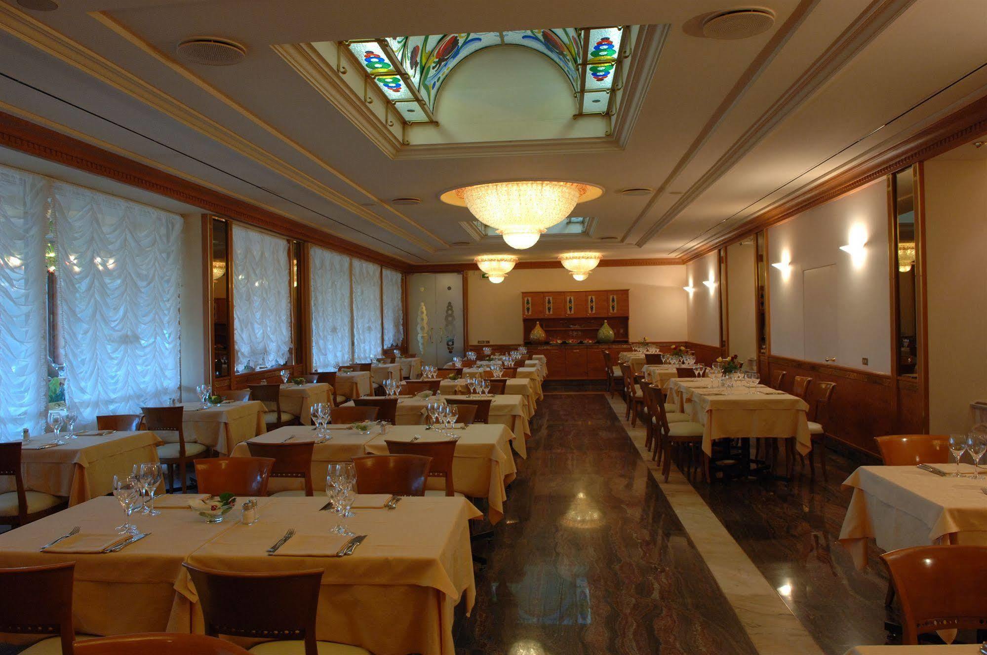 Melas Hotel Merate Exterior foto